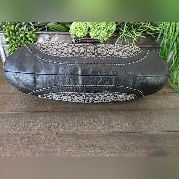 Coach SOHO Signature C Shoulder  Bag In Black 2007 - Picture 11 of 14